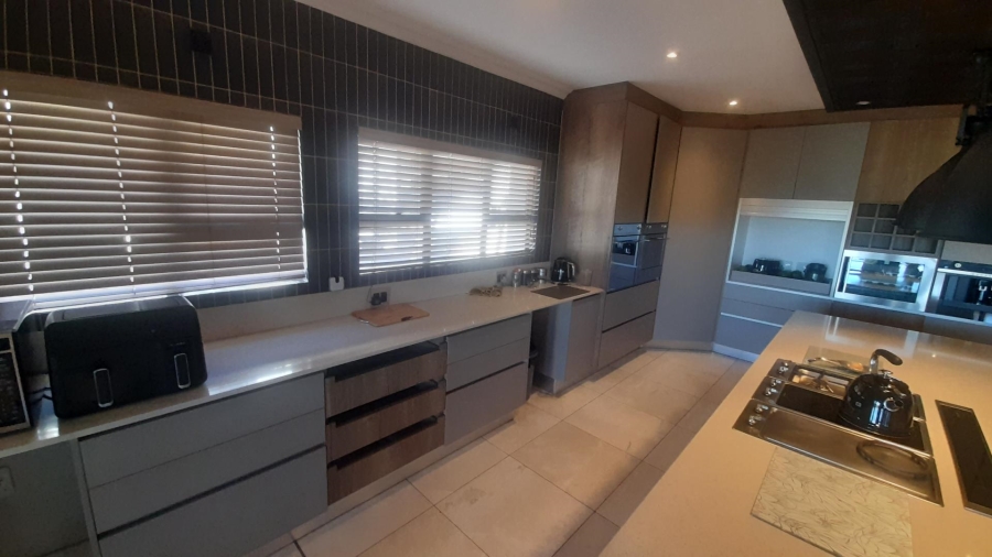 6 Bedroom Property for Sale in Birdwood Estate North West